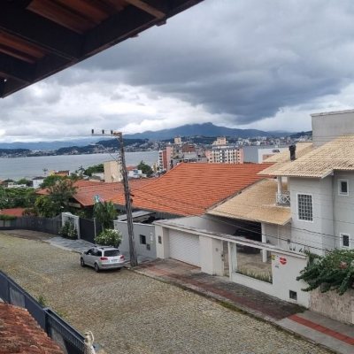 Casa Residencial com 274m², 5 quartos, 3 suítes, 4 garagens, no bairro Itaguaçu em Florianópolis