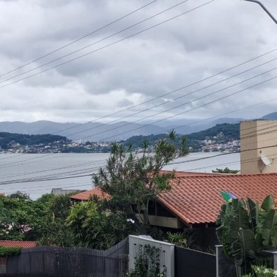 Casa Residencial com 274m², 5 quartos, 3 suítes, 4 garagens, no bairro Itaguaçu em Florianópolis