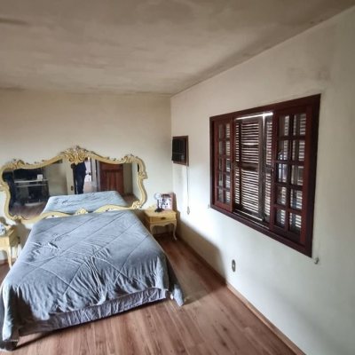 Casa Residencial com 274m², 5 quartos, 3 suítes, 4 garagens, no bairro Itaguaçu em Florianópolis