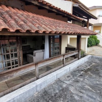 Casa Residencial com 274m², 5 quartos, 3 suítes, 4 garagens, no bairro Itaguaçu em Florianópolis