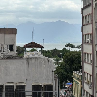 Sala com 33m², no bairro Centro em Florianópolis