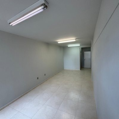 Sala com 33m², no bairro Centro em Florianópolis