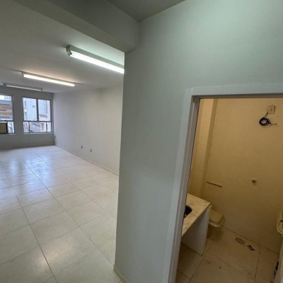 Sala com 33m², no bairro Centro em Florianópolis