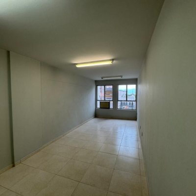 Sala com 33m², no bairro Centro em Florianópolis