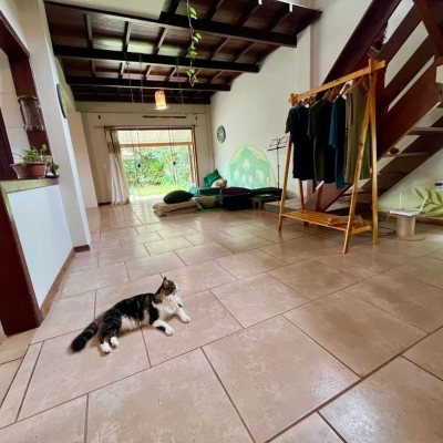 Casa Residencial com 220m², 6 quartos, 1 suíte, 3 garagens, no bairro Rio Tavares em Florianópolis