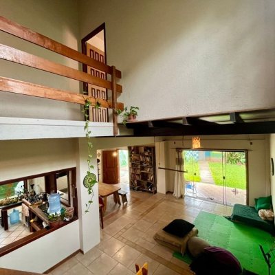 Casa Residencial com 220m², 6 quartos, 1 suíte, 3 garagens, no bairro Rio Tavares em Florianópolis