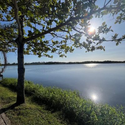 Casa Residencial com 220m², 6 quartos, 1 suíte, 3 garagens, no bairro Rio Tavares em Florianópolis