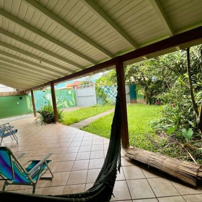 Casa Residencial com 220m², 6 quartos, 1 suíte, 3 garagens, no bairro Rio Tavares em Florianópolis