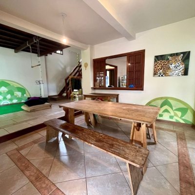 Casa Residencial com 220m², 6 quartos, 1 suíte, 3 garagens, no bairro Rio Tavares em Florianópolis