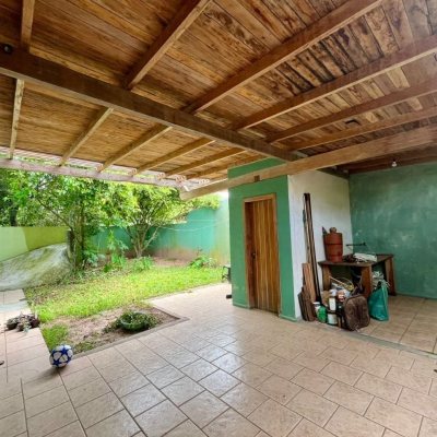 Casa Residencial com 220m², 6 quartos, 1 suíte, 3 garagens, no bairro Rio Tavares em Florianópolis