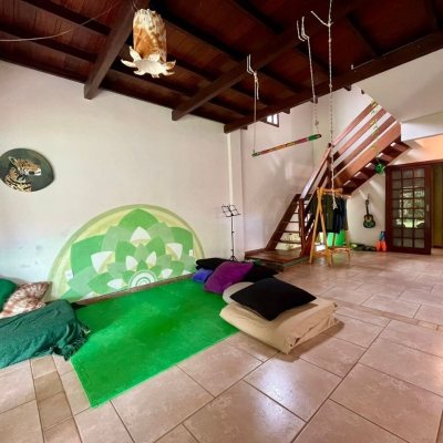 Casa Residencial com 220m², 6 quartos, 1 suíte, 3 garagens, no bairro Rio Tavares em Florianópolis