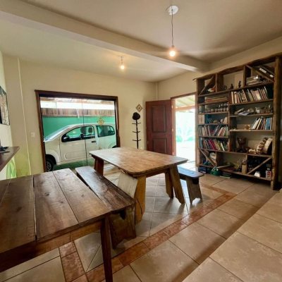 Casa Residencial com 220m², 6 quartos, 1 suíte, 3 garagens, no bairro Rio Tavares em Florianópolis