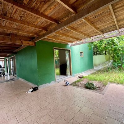 Casa Residencial com 220m², 6 quartos, 1 suíte, 3 garagens, no bairro Rio Tavares em Florianópolis