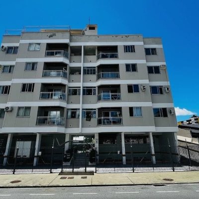 Cobertura com 117m², 2 quartos (sendo 1 suíte), 2 garagens, no bairro Capoeiras em Florianópolis