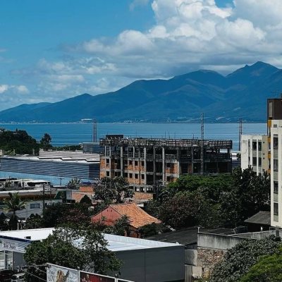 Cobertura com 117m², 2 quartos (sendo 1 suíte), 2 garagens, no bairro Capoeiras em Florianópolis