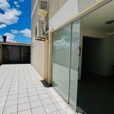 Cobertura com 117m², 2 quartos (sendo 1 suíte), 2 garagens, no bairro Capoeiras em Florianópolis