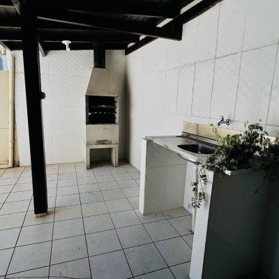 Cobertura com 117m², 2 quartos (sendo 1 suíte), 2 garagens, no bairro Capoeiras em Florianópolis