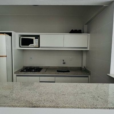Cobertura com 117m², 2 quartos (sendo 1 suíte), 2 garagens, no bairro Capoeiras em Florianópolis