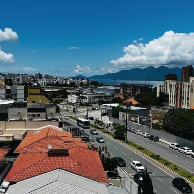 Cobertura com 117m², 2 quartos (sendo 1 suíte), 2 garagens, no bairro Capoeiras em Florianópolis