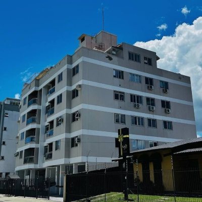 Cobertura com 117m², 2 quartos (sendo 1 suíte), 2 garagens, no bairro Capoeiras em Florianópolis