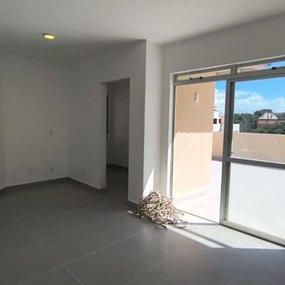 Cobertura com 117m², 2 quartos (sendo 1 suíte), 2 garagens, no bairro Capoeiras em Florianópolis