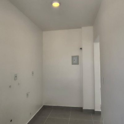 Cobertura com 117m², 2 quartos (sendo 1 suíte), 2 garagens, no bairro Capoeiras em Florianópolis