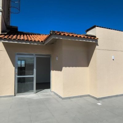 Cobertura com 117m², 2 quartos (sendo 1 suíte), 2 garagens, no bairro Capoeiras em Florianópolis