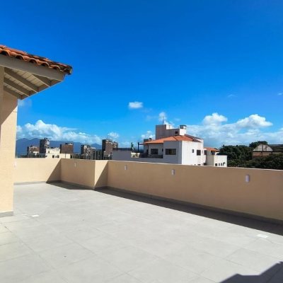 Cobertura com 117m², 2 quartos (sendo 1 suíte), 2 garagens, no bairro Capoeiras em Florianópolis
