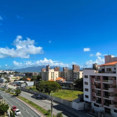 Cobertura com 117m², 2 quartos (sendo 1 suíte), 2 garagens, no bairro Capoeiras em Florianópolis