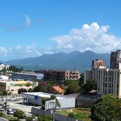 Cobertura com 117m², 2 quartos (sendo 1 suíte), 2 garagens, no bairro Capoeiras em Florianópolis