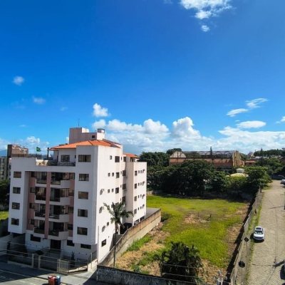 Cobertura com 117m², 2 quartos (sendo 1 suíte), 2 garagens, no bairro Capoeiras em Florianópolis