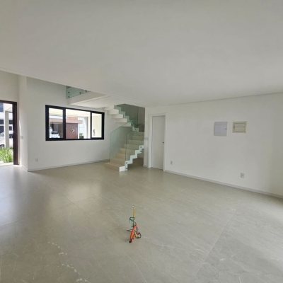 Casa em Condomínio com 179m², 3 quartos, 1 suíte, 2 garagens, no bairro Beira Rio em Biguaçu