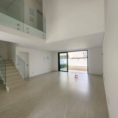 Casa em Condomínio com 179m², 3 quartos, 1 suíte, 2 garagens, no bairro Beira Rio em Biguaçu