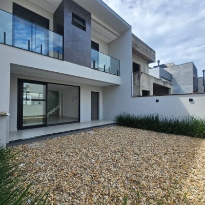 Casa em Condomínio com 179m², 3 quartos, 1 suíte, 2 garagens, no bairro Beira Rio em Biguaçu