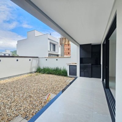 Casa em Condomínio com 179m², 3 quartos, 1 suíte, 2 garagens, no bairro Beira Rio em Biguaçu