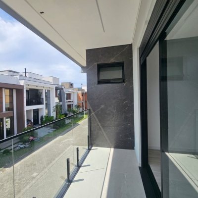 Casa em Condomínio com 179m², 3 quartos, 1 suíte, 2 garagens, no bairro Beira Rio em Biguaçu