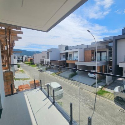 Casa em Condomínio com 179m², 3 quartos, 1 suíte, 2 garagens, no bairro Beira Rio em Biguaçu