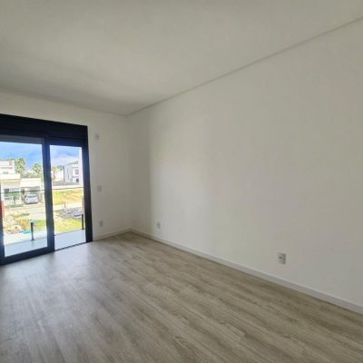 Casa em Condomínio com 179m², 3 quartos, 1 suíte, 2 garagens, no bairro Beira Rio em Biguaçu