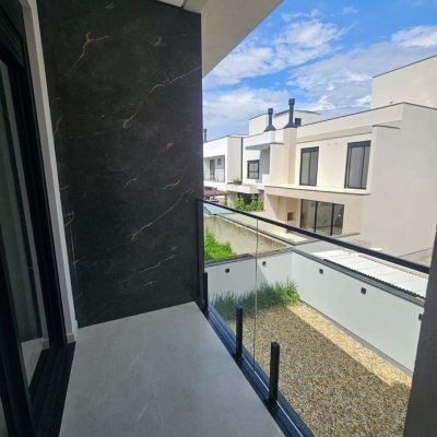 Casa em Condomínio com 179m², 3 quartos, 1 suíte, 2 garagens, no bairro Beira Rio em Biguaçu