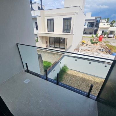 Casa em Condomínio com 179m², 3 quartos, 1 suíte, 2 garagens, no bairro Beira Rio em Biguaçu