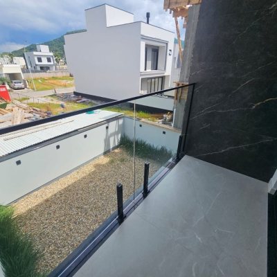 Casa em Condomínio com 179m², 3 quartos, 1 suíte, 2 garagens, no bairro Beira Rio em Biguaçu