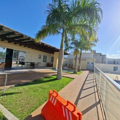 Casa em Condomínio com 179m², 3 quartos, 1 suíte, 2 garagens, no bairro Beira Rio em Biguaçu