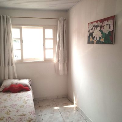 Casa Residencial com 120m², 3 quartos, 1 suíte, 4 garagens, no bairro São Sebastião em Palhoça