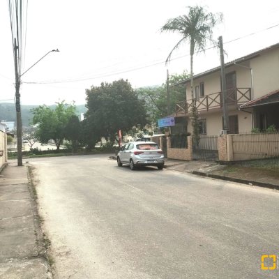Casa Residencial com 120m², 3 quartos, 1 suíte, 4 garagens, no bairro São Sebastião em Palhoça