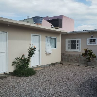 Casa Residencial com 120m², 3 quartos, 1 suíte, 4 garagens, no bairro São Sebastião em Palhoça