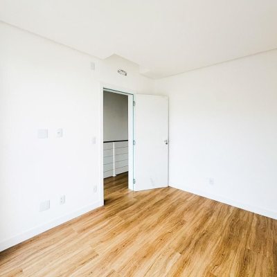 Casa Residencial com 123m², 3 quartos (sendo 1 suíte), 1 garagem, no bairro Campeche em Florianópolis