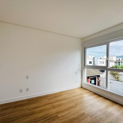 Casa Residencial com 123m², 3 quartos (sendo 1 suíte), 1 garagem, no bairro Campeche em Florianópolis