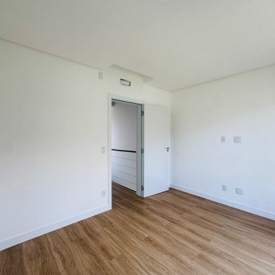 Casa Residencial com 123m², 3 quartos (sendo 1 suíte), 1 garagem, no bairro Campeche em Florianópolis