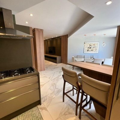 Cobertura com 318m², 4 quartos, 4 suítes, 3 garagens, no bairro Cachoeira do Bom Jesus em Florianópolis