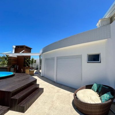 Cobertura com 318m², 4 quartos, 4 suítes, 3 garagens, no bairro Cachoeira do Bom Jesus em Florianópolis